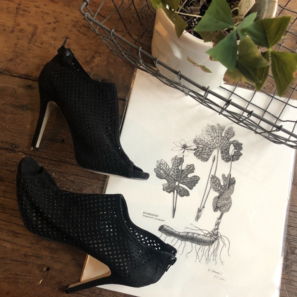 Madden Girl Black Renzo Peep Toe Booties 8M